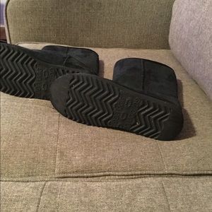 Short black UGGs